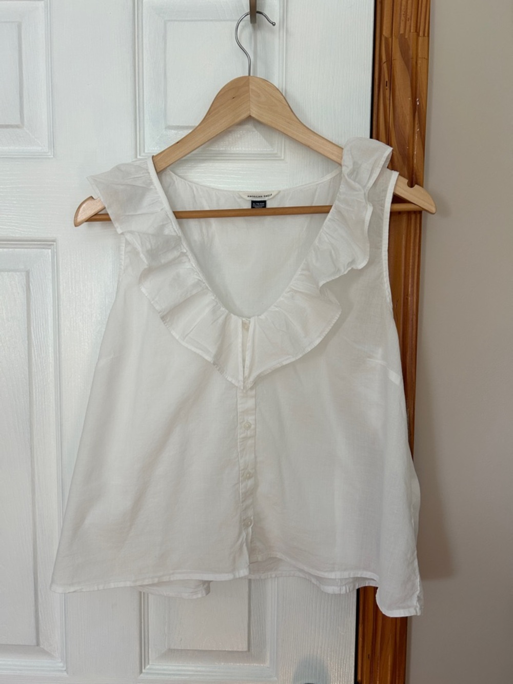 American Eagle Outfitters White Ruffle V-Neck Sleeveless Camisole